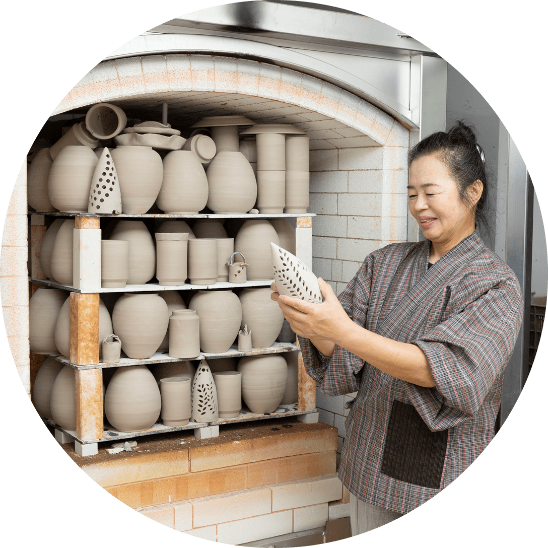 Obori Soma-ware Kyogetsu Pottery/ First baking（setting in a kiln）
